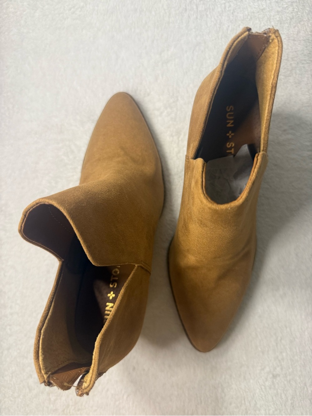 Sun + Star Women’s Tan Pointed-Toe Ankle Booties